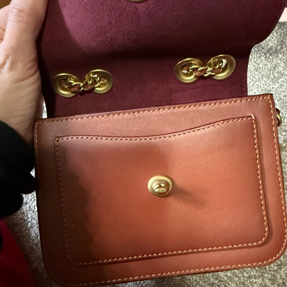 Coach Madison - image 6